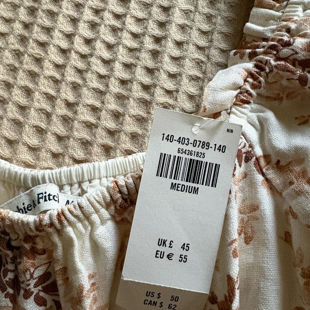 Abercrombie x Tia Booth puff sleeve floral linen top - Brown on Cream - Picture 2 of 2